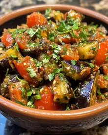 Zaalouk marocchino: Un'insalata affumicata di melanzane e pomodoro